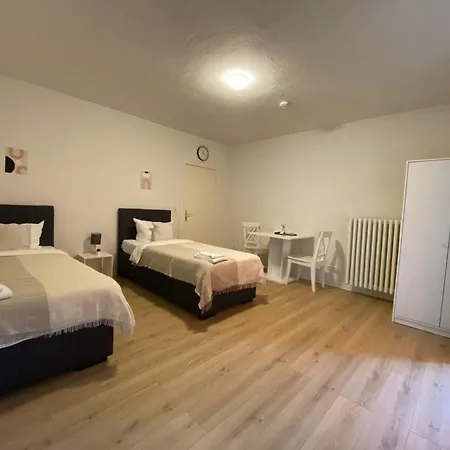 Zentrale 3-zimmer Mit Balkon - Perfekt Fuer Monteure Und Familien Apartment Neumünster
