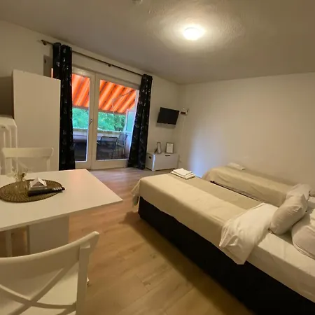 Zentrale 3-zimmer Mit Balkon - Perfekt Fuer Monteure Und Familien *