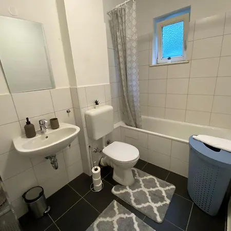 Zentrale 3-zimmer Mit Balkon - Perfekt Fuer Monteure Und Familien