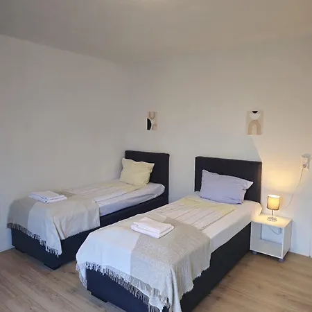 Apartment Zentrale 3-zimmer Mit Balkon - Perfekt Fuer Monteure Und Familien *