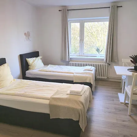 Zentrale 3-zimmer Mit Balkon - Perfekt Fuer Monteure Und Familien *